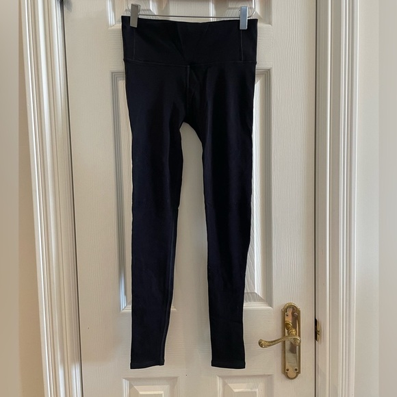 Black Lululemon leggings with cutout design - Picture 3 of 6